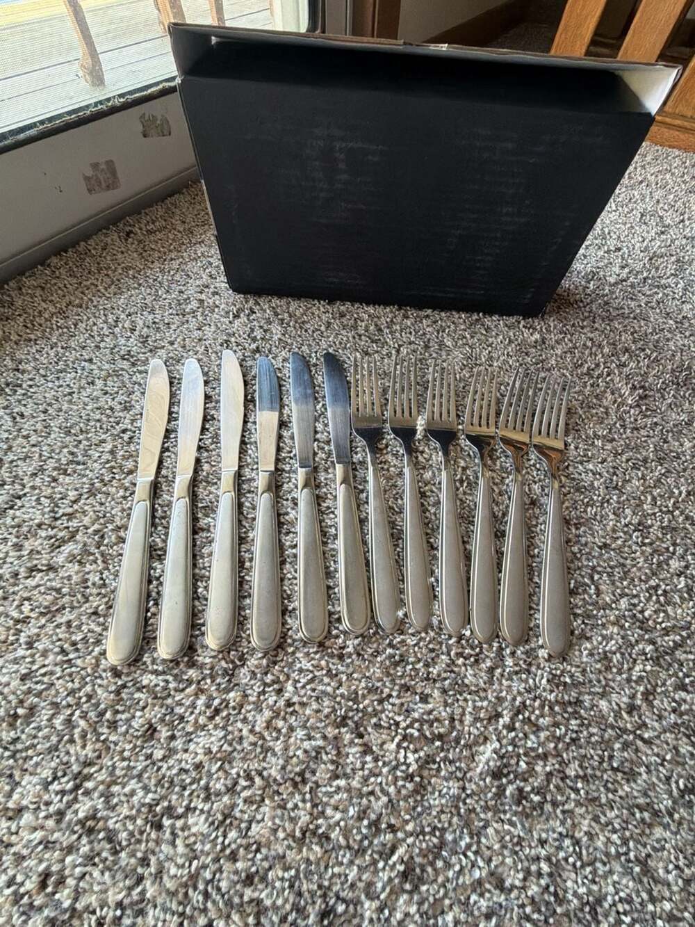 Oneida Stainless Steel Flatware Set, 6 Knives and 6 Forks